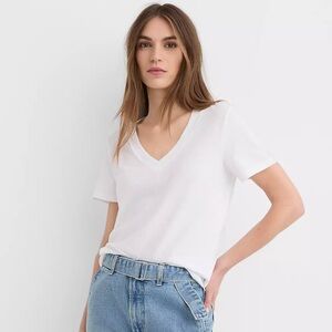 LOFT Everyday V-Neck Tee - Size M (NWT)